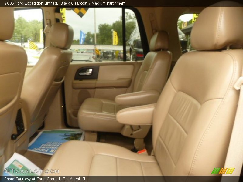 Black Clearcoat / Medium Parchment 2005 Ford Expedition Limited