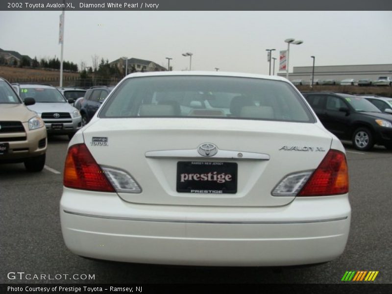 Diamond White Pearl / Ivory 2002 Toyota Avalon XL