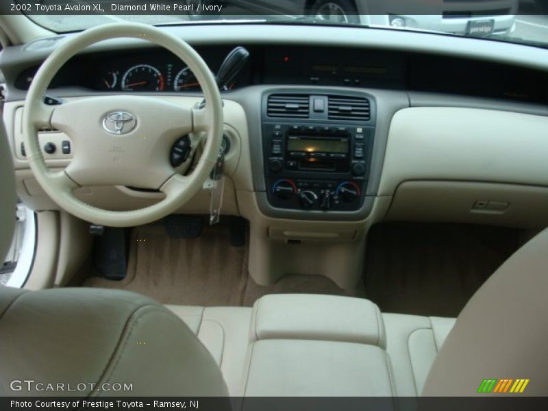 Diamond White Pearl / Ivory 2002 Toyota Avalon XL