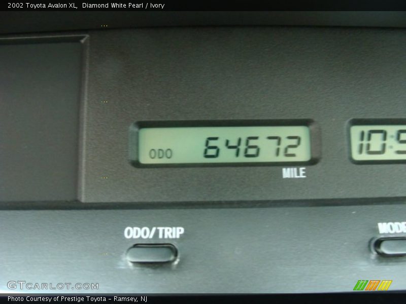 Diamond White Pearl / Ivory 2002 Toyota Avalon XL