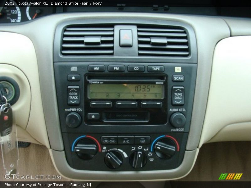 Diamond White Pearl / Ivory 2002 Toyota Avalon XL