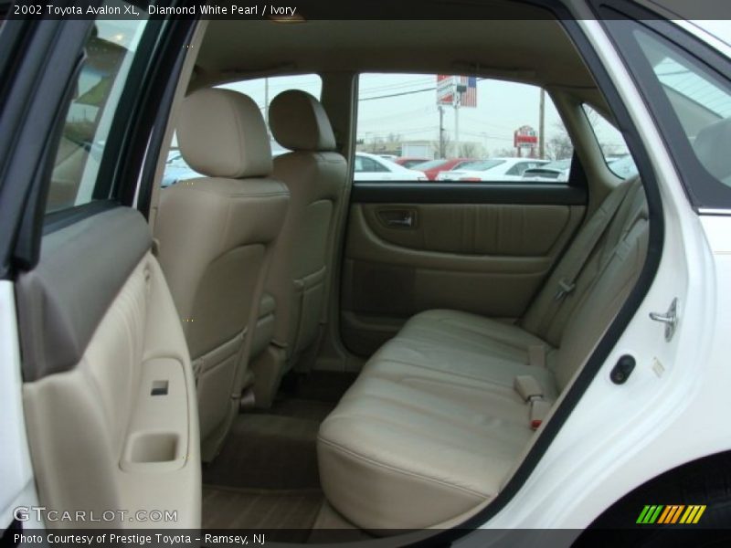 Diamond White Pearl / Ivory 2002 Toyota Avalon XL