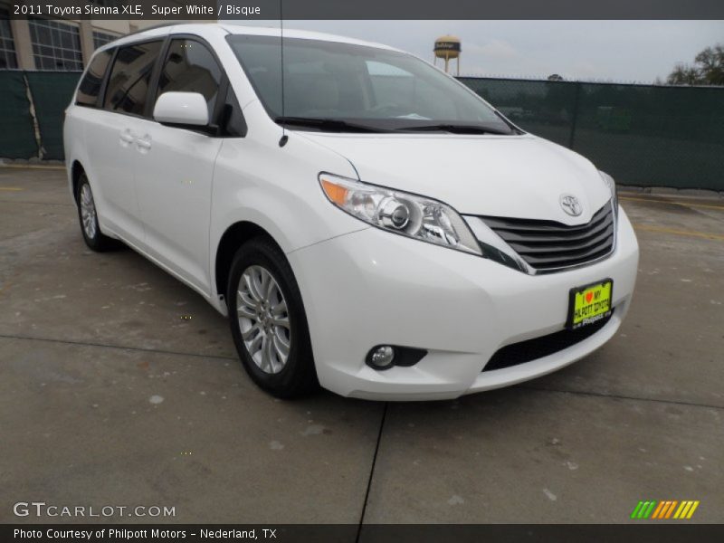 Super White / Bisque 2011 Toyota Sienna XLE