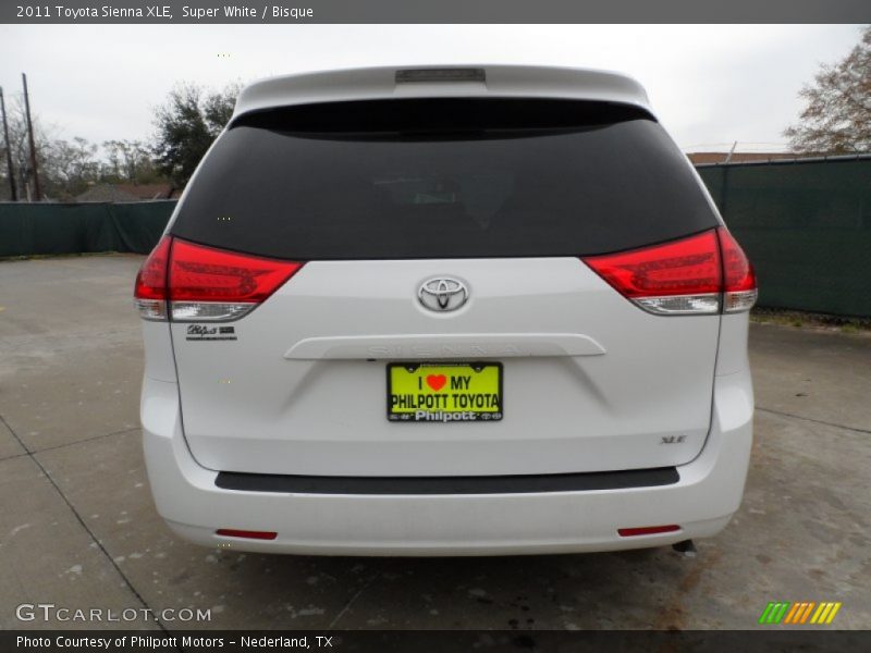 Super White / Bisque 2011 Toyota Sienna XLE