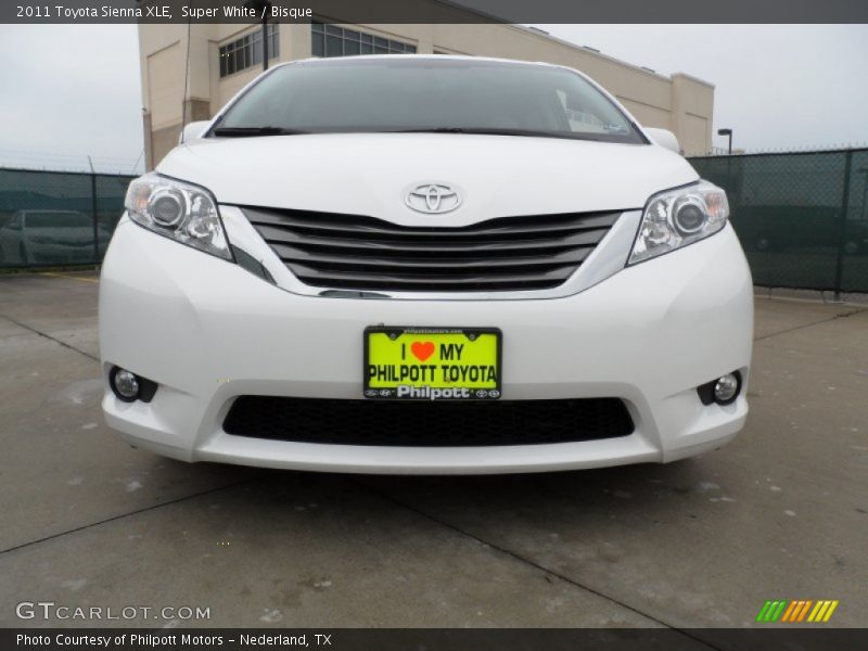 Super White / Bisque 2011 Toyota Sienna XLE