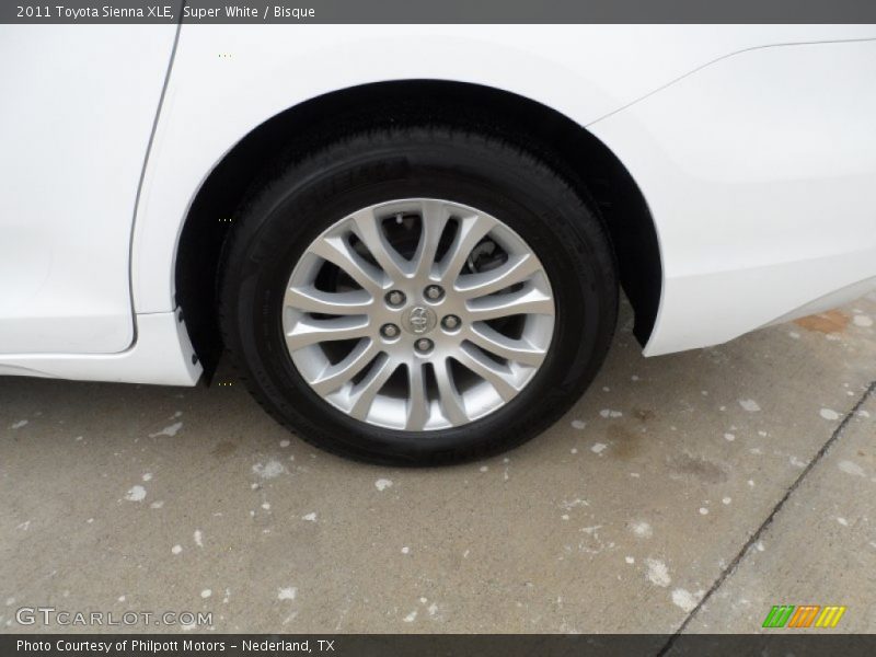 Super White / Bisque 2011 Toyota Sienna XLE