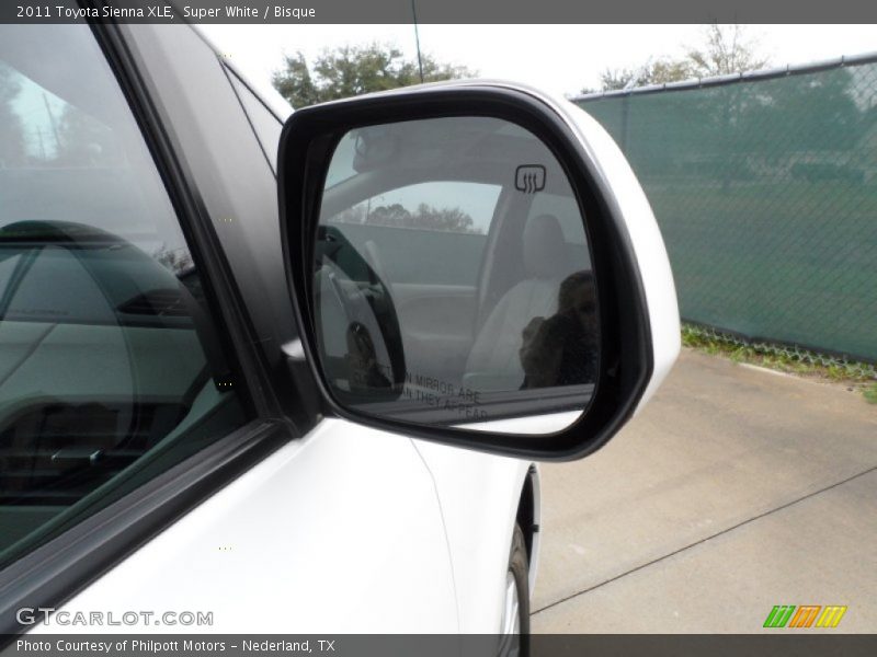 Super White / Bisque 2011 Toyota Sienna XLE
