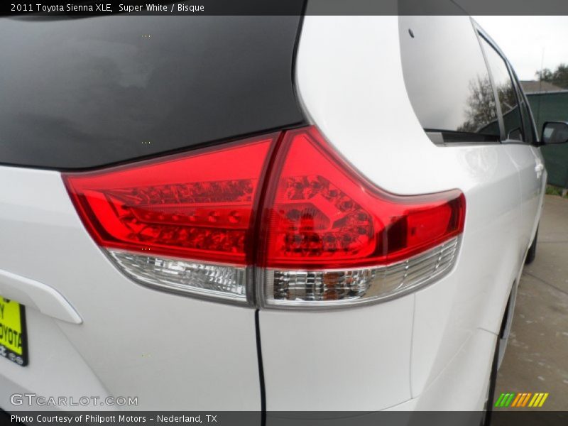 Super White / Bisque 2011 Toyota Sienna XLE