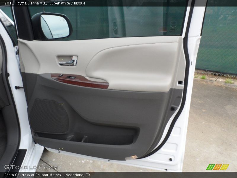 Super White / Bisque 2011 Toyota Sienna XLE