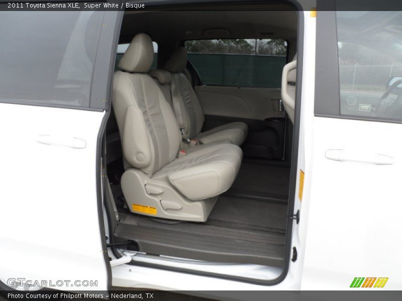 Super White / Bisque 2011 Toyota Sienna XLE