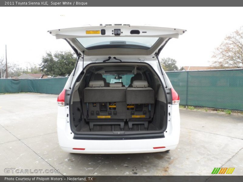 Super White / Bisque 2011 Toyota Sienna XLE