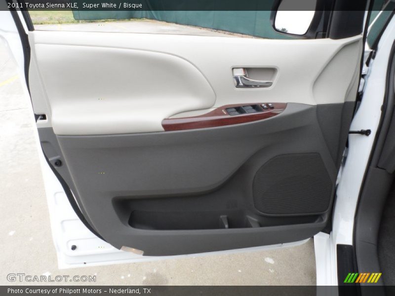 Super White / Bisque 2011 Toyota Sienna XLE
