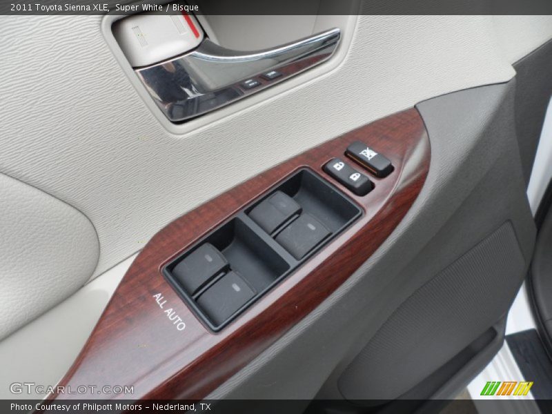 Super White / Bisque 2011 Toyota Sienna XLE