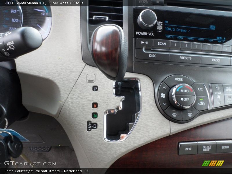 Super White / Bisque 2011 Toyota Sienna XLE