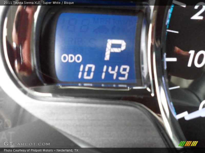 Super White / Bisque 2011 Toyota Sienna XLE
