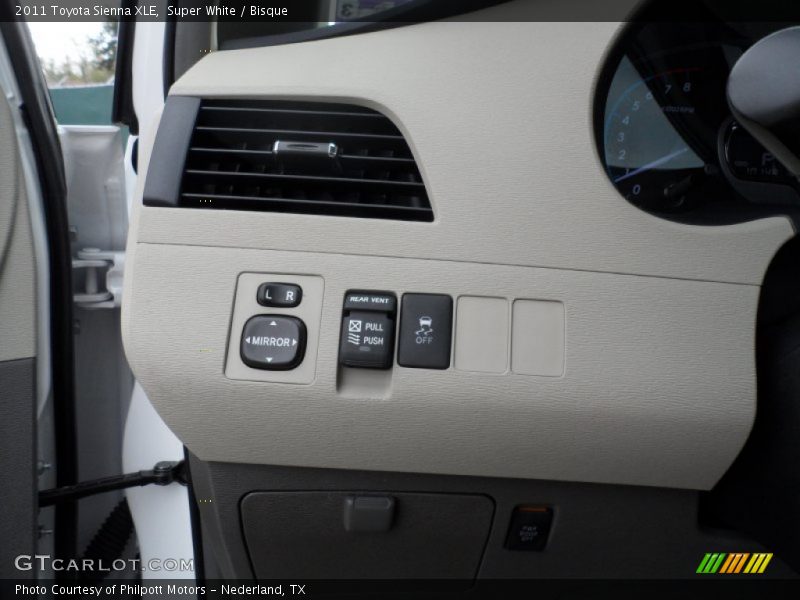 Super White / Bisque 2011 Toyota Sienna XLE