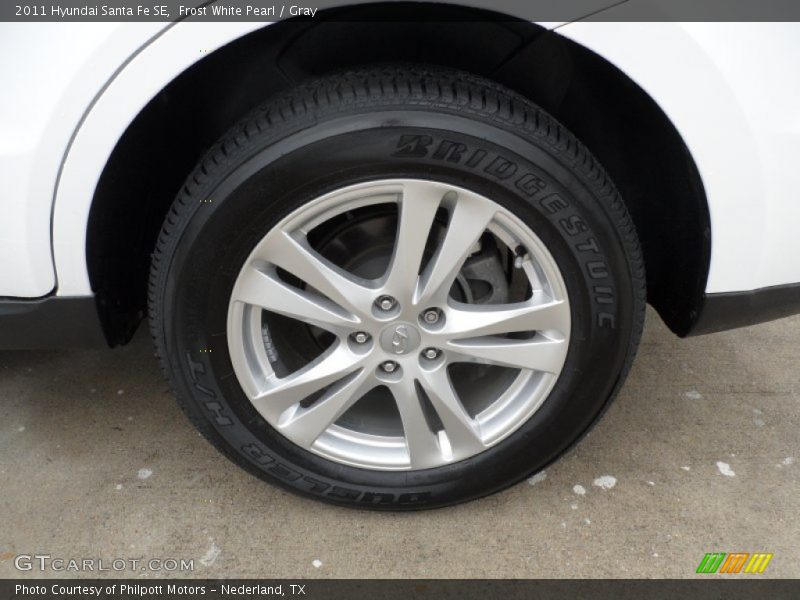 Frost White Pearl / Gray 2011 Hyundai Santa Fe SE