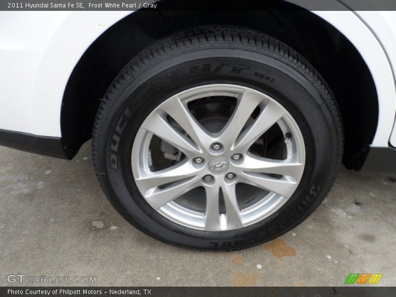 Frost White Pearl / Gray 2011 Hyundai Santa Fe SE
