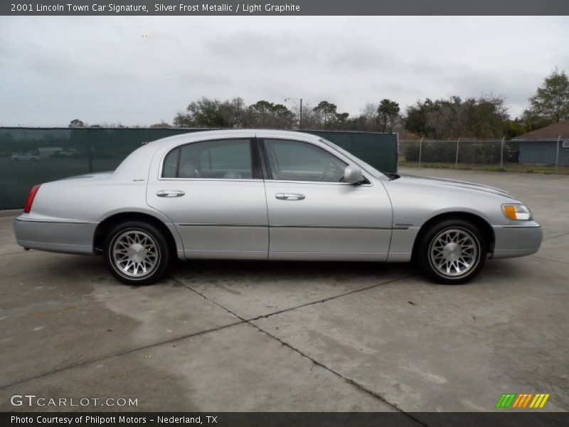 Silver Frost Metallic / Light Graphite 2001 Lincoln Town Car Signature