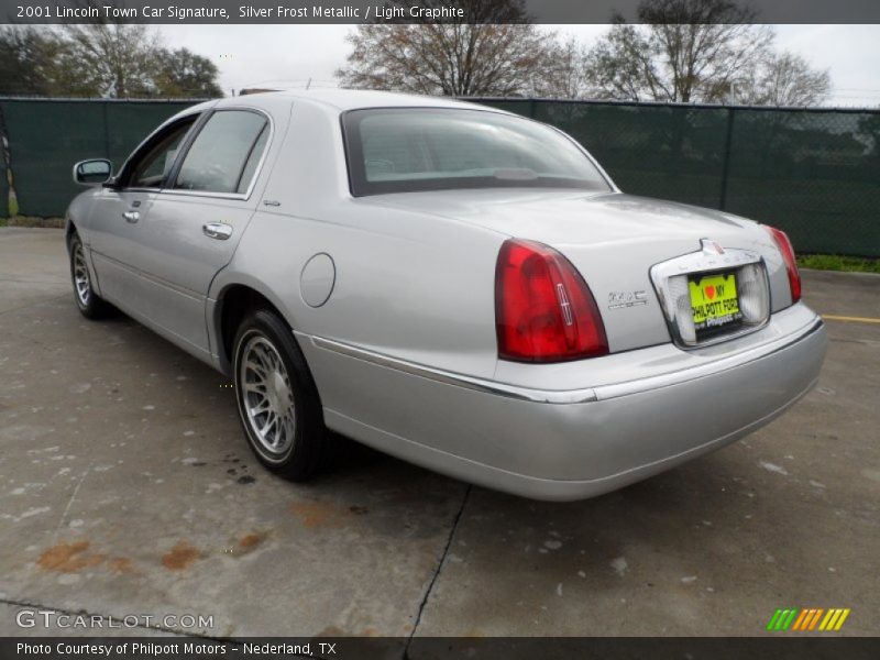Silver Frost Metallic / Light Graphite 2001 Lincoln Town Car Signature