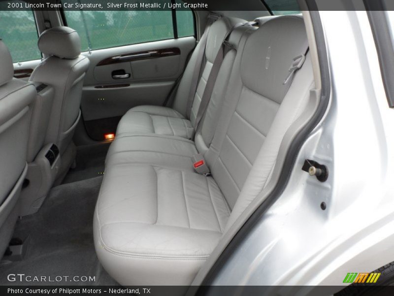Silver Frost Metallic / Light Graphite 2001 Lincoln Town Car Signature