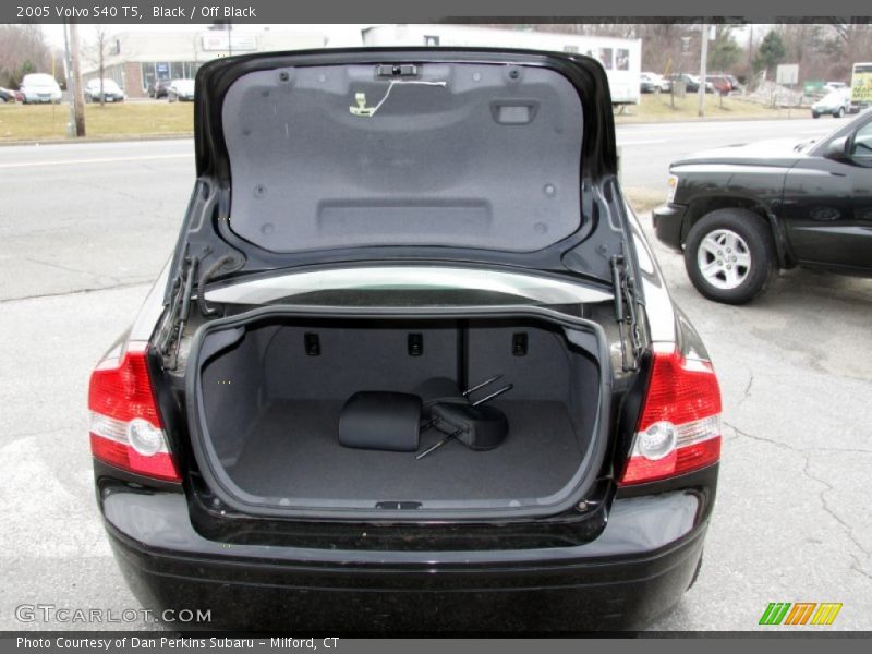 Black / Off Black 2005 Volvo S40 T5