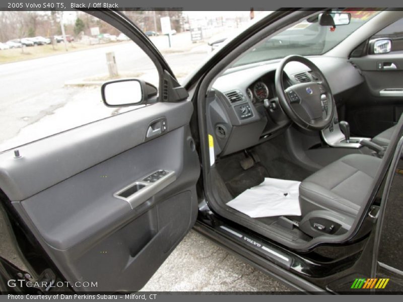Black / Off Black 2005 Volvo S40 T5