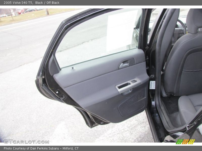 Black / Off Black 2005 Volvo S40 T5