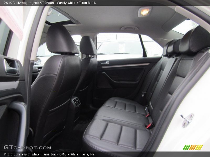 Candy White / Titan Black 2010 Volkswagen Jetta SE Sedan