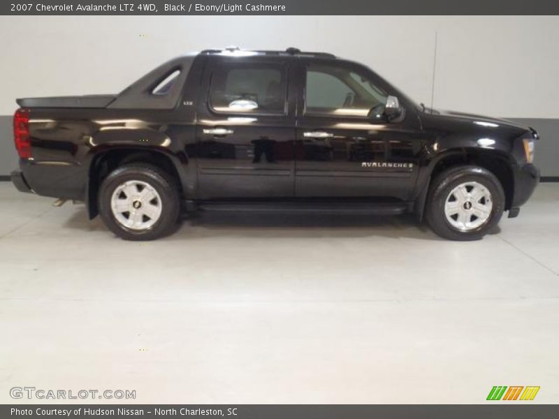 Black / Ebony/Light Cashmere 2007 Chevrolet Avalanche LTZ 4WD