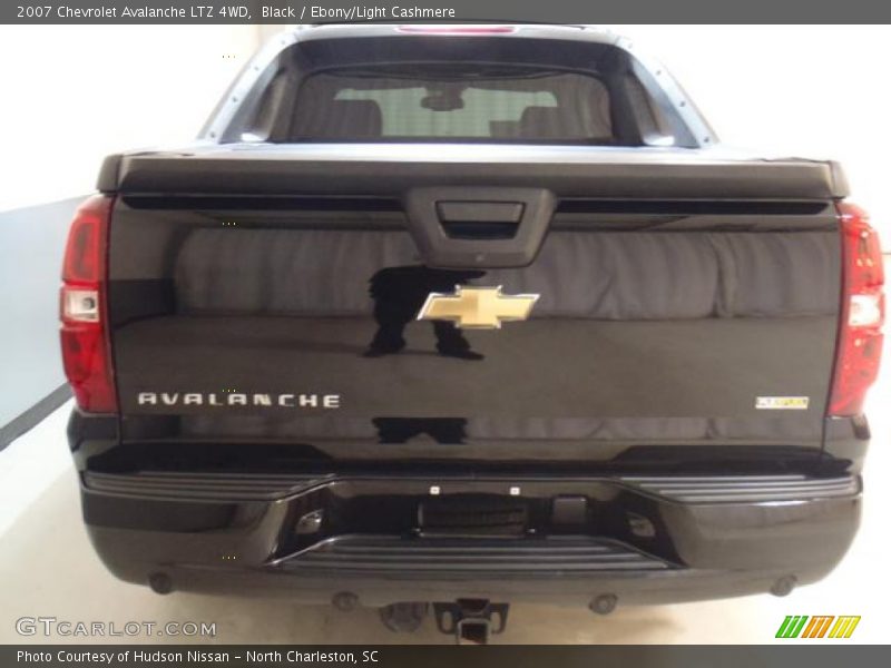 Black / Ebony/Light Cashmere 2007 Chevrolet Avalanche LTZ 4WD