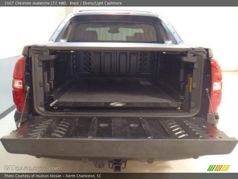 Black / Ebony/Light Cashmere 2007 Chevrolet Avalanche LTZ 4WD