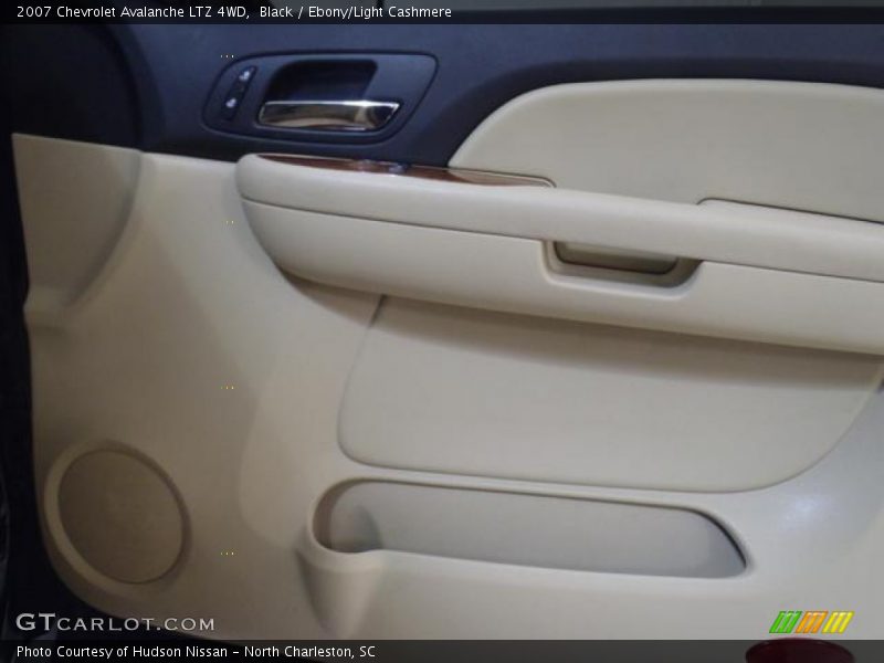 Black / Ebony/Light Cashmere 2007 Chevrolet Avalanche LTZ 4WD