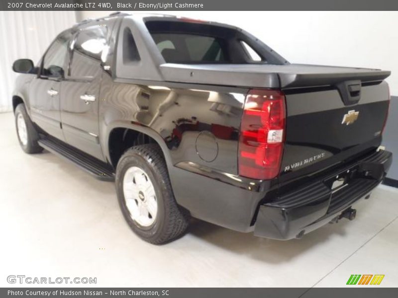 Black / Ebony/Light Cashmere 2007 Chevrolet Avalanche LTZ 4WD