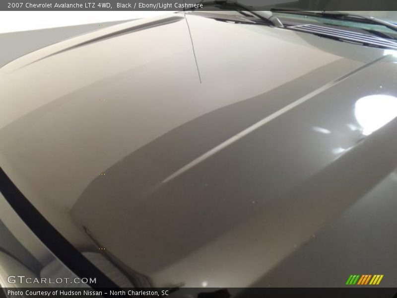 Black / Ebony/Light Cashmere 2007 Chevrolet Avalanche LTZ 4WD