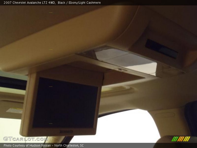 Black / Ebony/Light Cashmere 2007 Chevrolet Avalanche LTZ 4WD