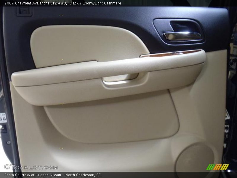 Black / Ebony/Light Cashmere 2007 Chevrolet Avalanche LTZ 4WD