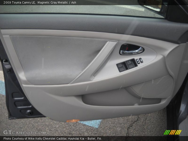 Magnetic Gray Metallic / Ash 2009 Toyota Camry LE