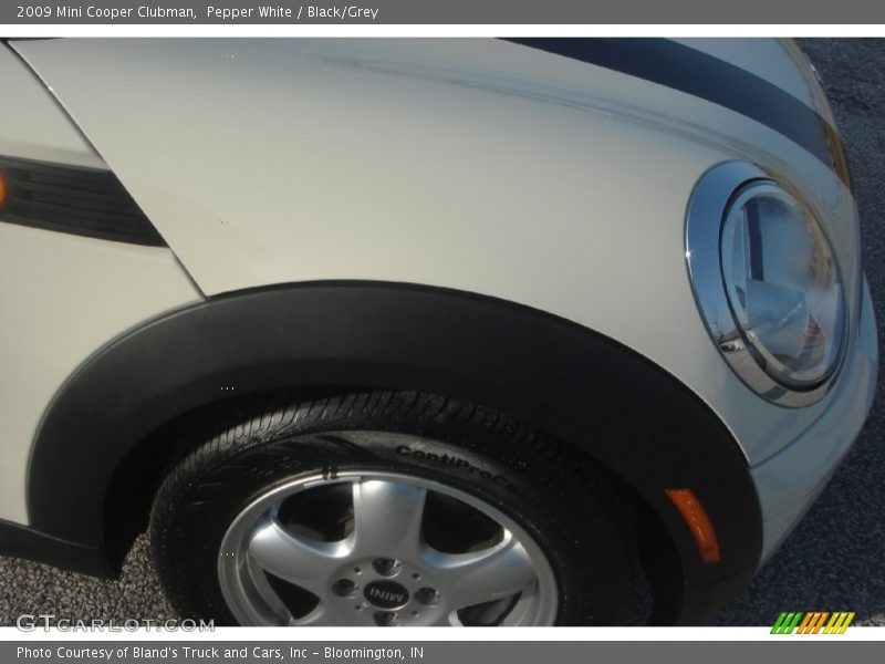 Pepper White / Black/Grey 2009 Mini Cooper Clubman