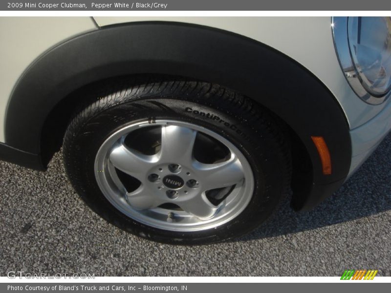 Pepper White / Black/Grey 2009 Mini Cooper Clubman