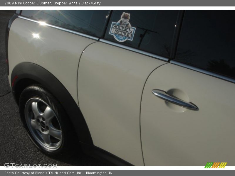Pepper White / Black/Grey 2009 Mini Cooper Clubman