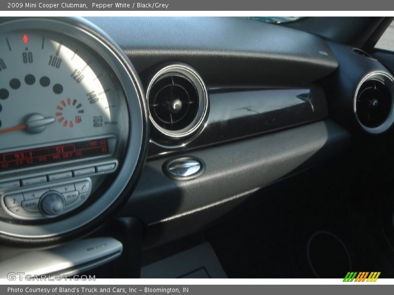 Pepper White / Black/Grey 2009 Mini Cooper Clubman