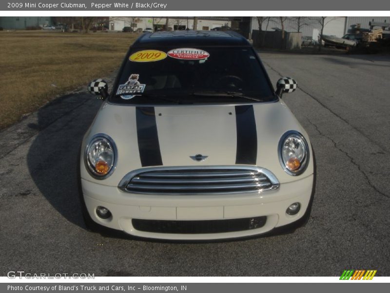 Pepper White / Black/Grey 2009 Mini Cooper Clubman