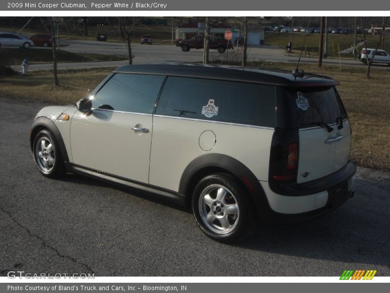 Pepper White / Black/Grey 2009 Mini Cooper Clubman