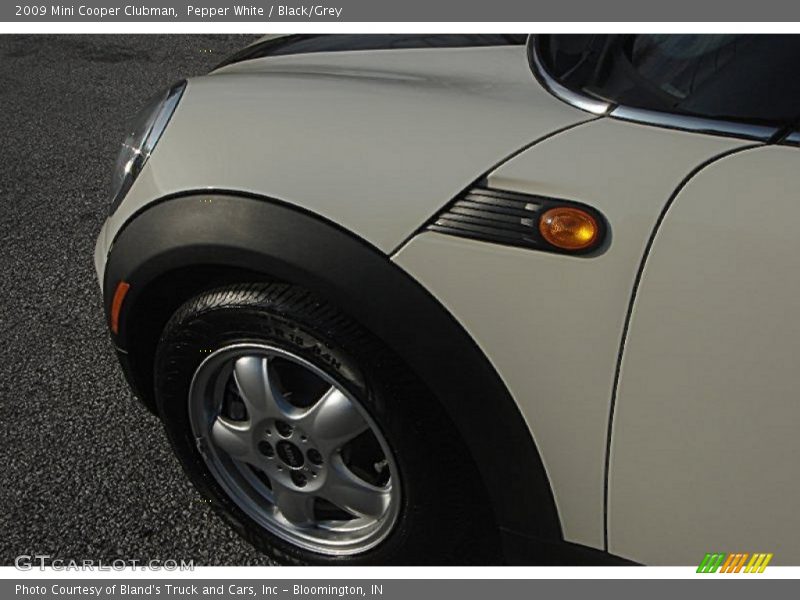 Pepper White / Black/Grey 2009 Mini Cooper Clubman