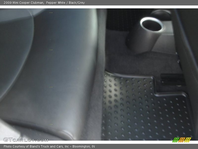 Pepper White / Black/Grey 2009 Mini Cooper Clubman