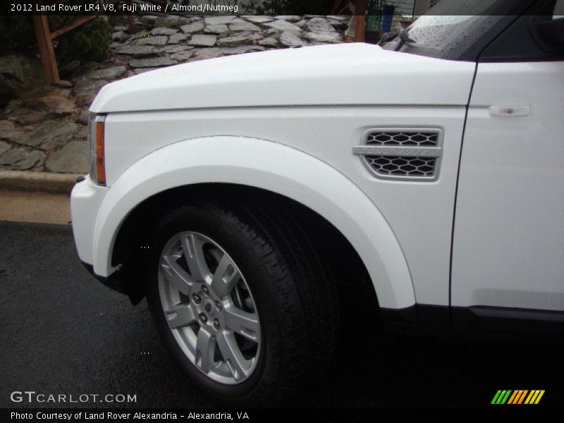 Fuji White / Almond/Nutmeg 2012 Land Rover LR4 V8
