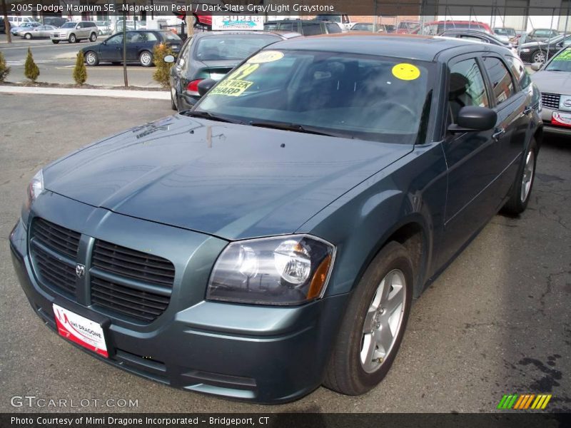 Magnesium Pearl / Dark Slate Gray/Light Graystone 2005 Dodge Magnum SE