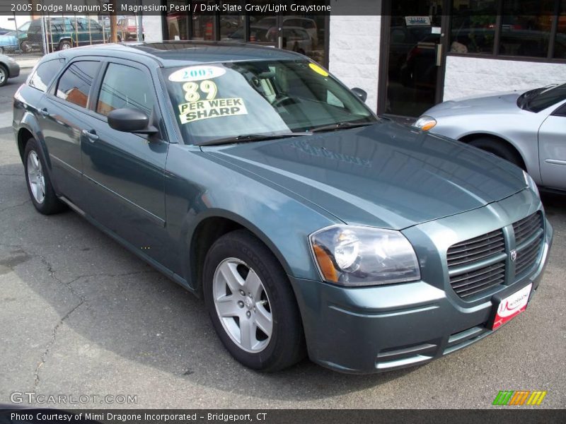 Magnesium Pearl / Dark Slate Gray/Light Graystone 2005 Dodge Magnum SE