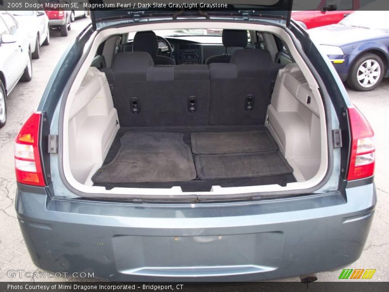 Magnesium Pearl / Dark Slate Gray/Light Graystone 2005 Dodge Magnum SE